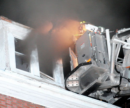 Smoke eaters dine on Flatlands blaze