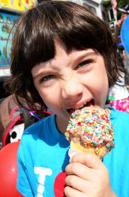 Flatbush Frolic brings crowd, businesses to Cortelyou