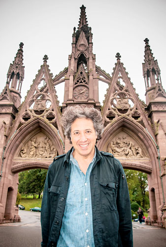 Grave rockers! Musicians honor legendary pianist in Green-Wood Cemetery