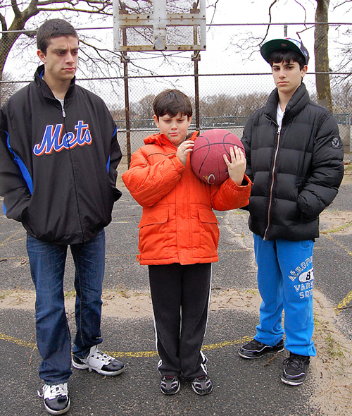Foul! Manhattan Beach hoopsters forced to play on cracked court