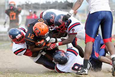 Dutchmen defense crashes down on Orange Wave 34–14