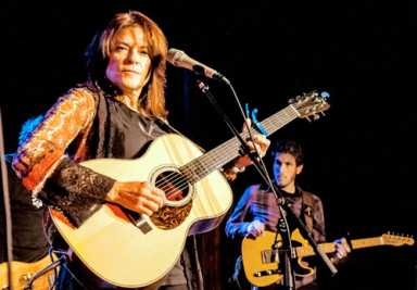 Cash rules! Country star helps raise $14K for storm-battered Red Hook