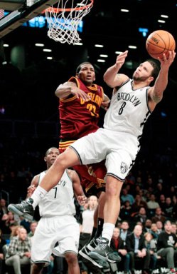 Nets big guys better than aging, overrated Knicks