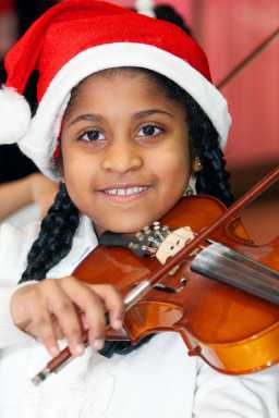 Kids rock Kings Plaza for Christmas