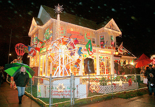 Royal beauty bright! Politico cranks up Christmas display