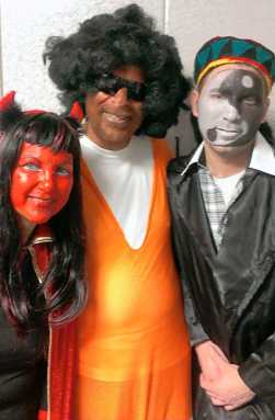 Assemblyman Dov Hikind dons blackface for Purim