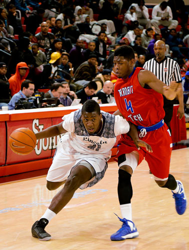 Sluggish Lincoln tops Express to move into semifinals