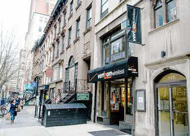 Phone maligned: Preservationists blast Verizon’s Heights storefront
