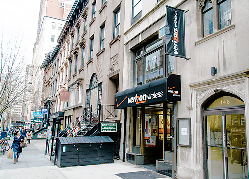 Phone maligned: Preservationists blast Verizon’s Heights storefront
