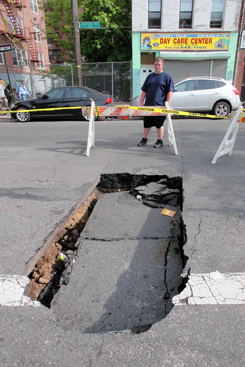 Sinkhole opens on Gravesend Neck Road, blocking Homecrest