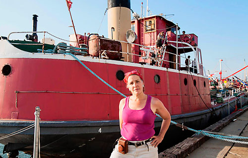 Boat’s b-day bash lets admirers inside