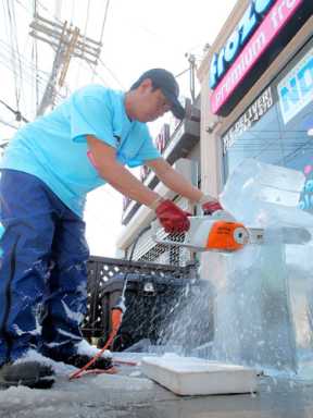 Warm welcome for frozen treat shop