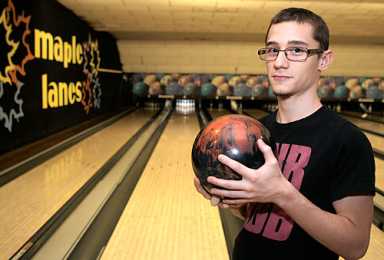 Maple leaves! Bowlers say goodbye to beloved lanes