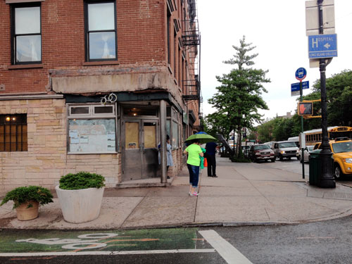 Sign of the times: Long Island Restaurant’s classic neon taken down