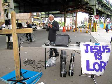 Papa, don’t preach! Williamsburgers want weekend preacher to turn it down