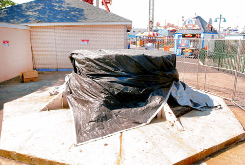 Luna Park’s Astro Tower is taken down amid fears it would fall