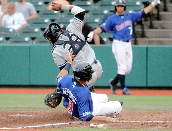 Cyclones split, Cecchini’s hit-streak halted