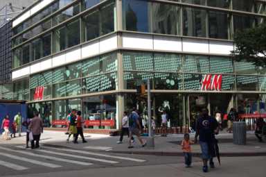 Fashionable European retailer H&M opens store in Fulton Mall