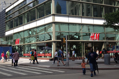 Fashionable European retailer H&M opens store in Fulton Mall