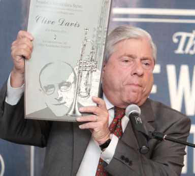 Borough’s lively president honored at Brooklyn’s biggest cemetery