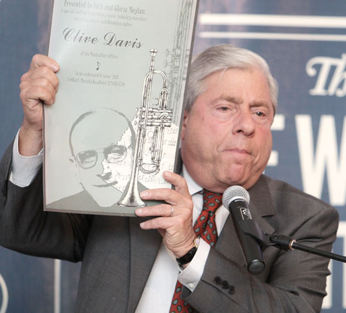 Borough’s lively president honored at Brooklyn’s biggest cemetery