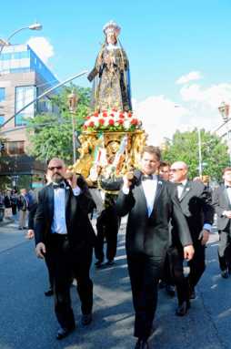 Carroll Gardens Catholics honor ‘Our Lady of Sorrows’ through annual holy march