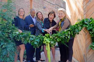 The waste water beneath my wings! Bette Midler rings in new, absorbent community garden in Gowanus