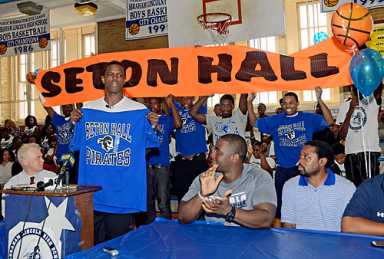 Lincoln hoops star Whitehead snubs St. John’s for Seton Hall