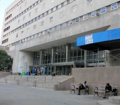 No hard hats beyond this point: B’klyn courthouse sports perma-scaffolding but no construction