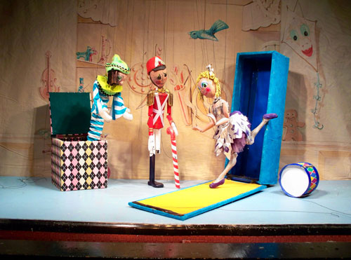 Master of puppets: Marionette maven puppetizes classic kids’ stories