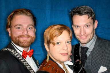 Theat-arrr! Pirate-inspired performers promise free holiday play