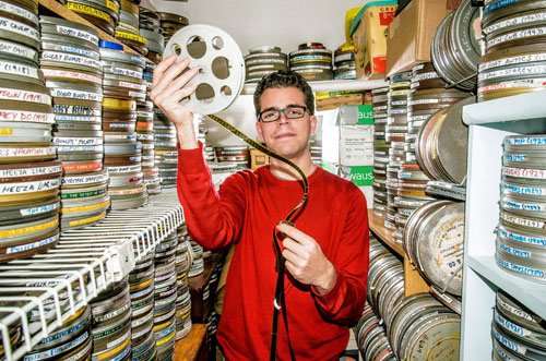 Extreme cartoon collector to screen vintage holiday animations