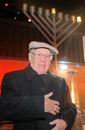 Light in the darkness! Holocaust survivor helps Coney celebrate Hanukkah