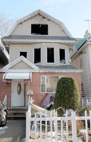 One dead in Kensington fire