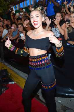 Walk of fame! Prospect Heights bodega selling bundle of VMA history, but will anyone buy it?