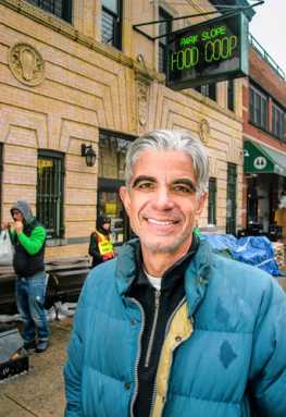 Reporter co-opts the grocery aisle