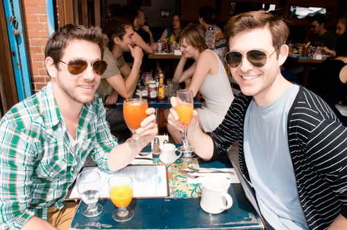 War on brunch: W’burg group fights to stop Sunday morning sidewalk dining
