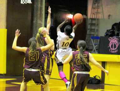 Collegiate girls hold off Staten Island Academy