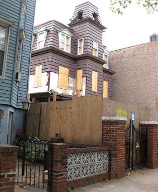 Eternal sunshine for former crackhouse! The Brooklyn Paper gets action