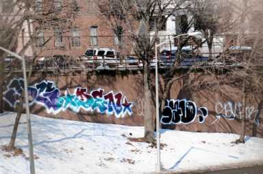 Graffitists hit expressway