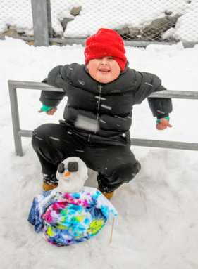 Snow-sculptors battle in Brooklyn Bridge Park