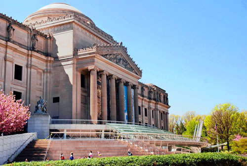 Bicyclist fatally struck by livery cab near Brooklyn Museum
