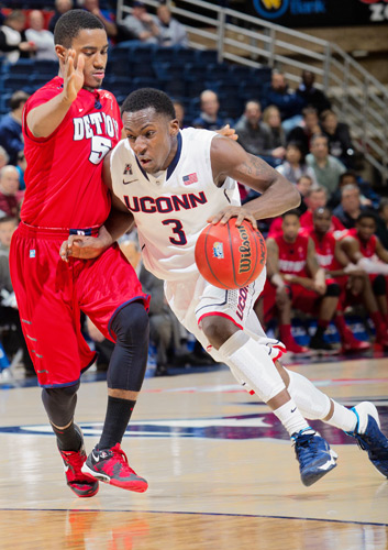 Former South Shore star Samuel helps UConn reach Sweet 16