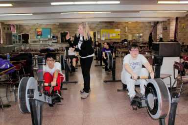 Standing O is waving these rowers on