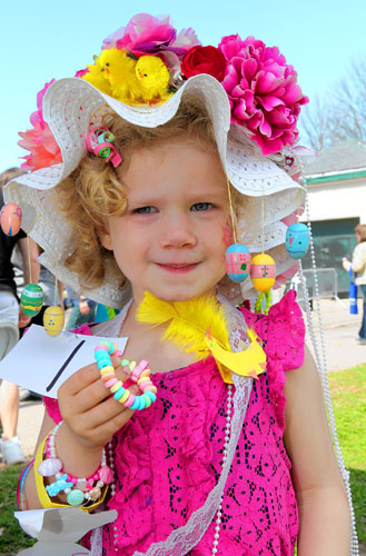 Happy hopping! Kids search for Golden eggs