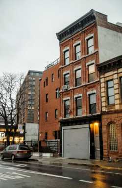 W’burg woman falls off roof to her death