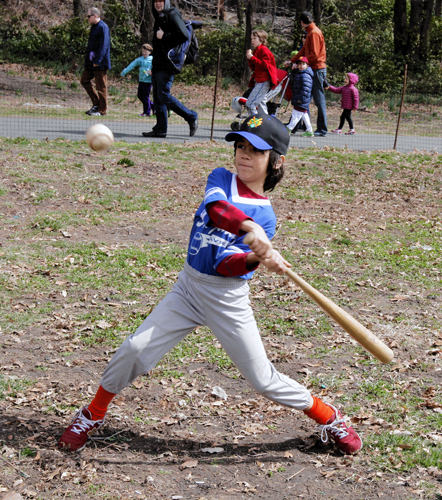 Little-ville sluggers! Mayor DeBlasio cheers Little League opening day in Slope