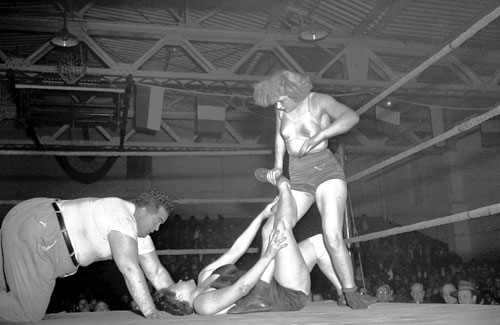 Fight of the Valkyrie! Sunset Park to host first all-women pro wrestling show