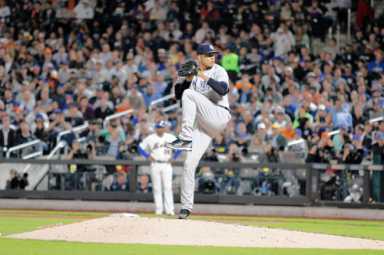 Brooklynites say fan rivalaries keep excitment in Subway Series