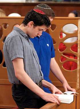 Tears and prayers at memorial for Israeli teens